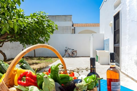 Family Villa, 3 Bedrooms, 2 Bathrooms (Casa Spiaggiabella - Coastal Home) | Property grounds