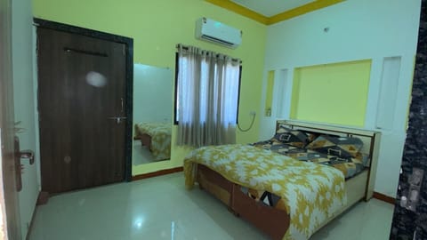 Rollaway beds (surcharge), WiFi (free), bed sheets
