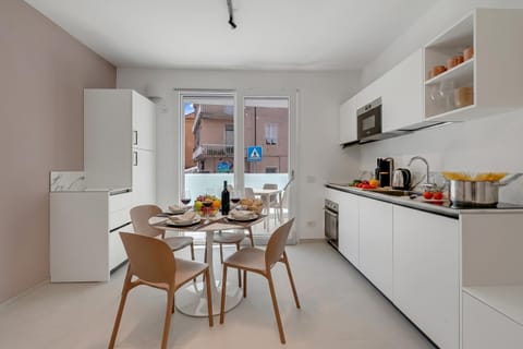 Family Apartment, 2 Bedrooms, Balcony, Sea Facing (Nua Boutique Apartaments 4 Towncentre) | Dining