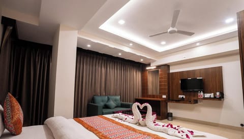 Superior Suite, City View | Egyptian cotton sheets, premium bedding, down comforters, in-room safe