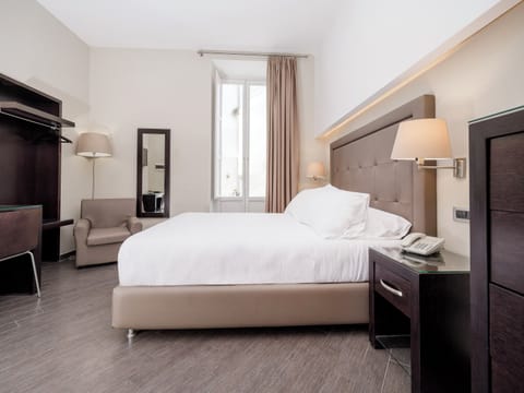 Classic Double or Twin Room, Non Smoking | In-room safe, desk, WiFi (free)