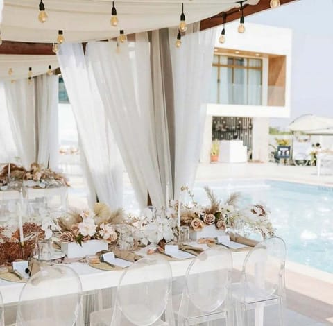 Deluxe Apartment, Balcony, Beach View | Outdoor dining