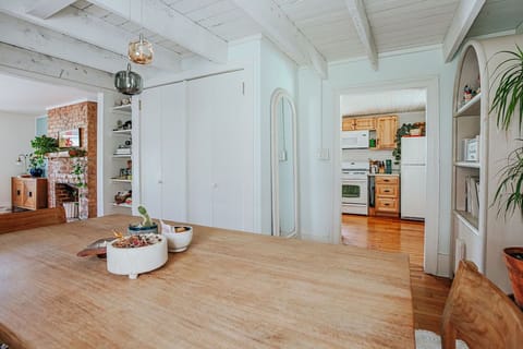 House, Private Bathroom (The Mariposa) | Dining