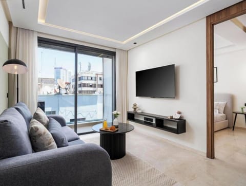 Standard Apartment, City View | Living area