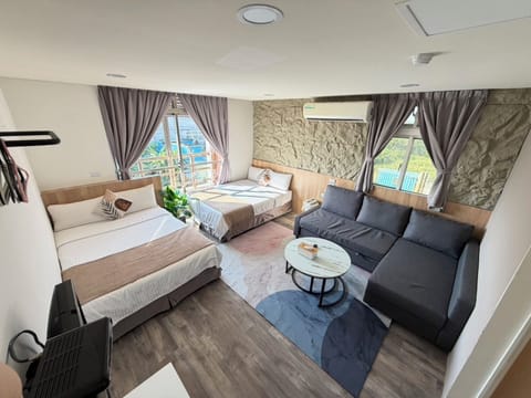 Deluxe Quadruple Room | Free WiFi, bed sheets
