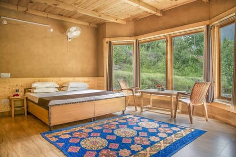 Deluxe Room | Rollaway beds (surcharge), bed sheets
