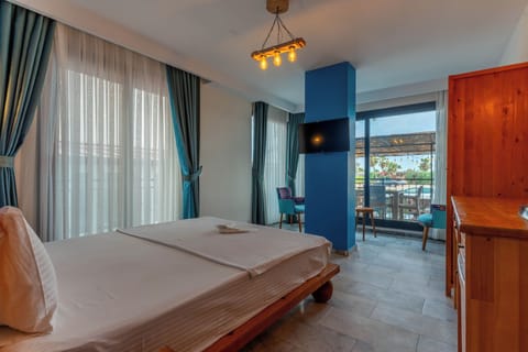 Triple Room, Sea View | Blackout drapes, iron/ironing board (on request), WiFi (free)