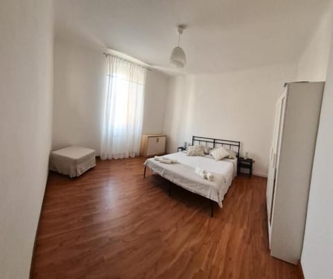 Apartment, 1 Bedroom | Iron/ironing board, rollaway beds, free WiFi, bed sheets