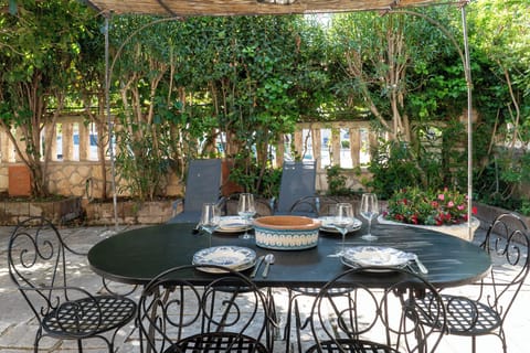 Apartment | Outdoor dining