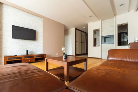 Suite | In-room safe, iron/ironing board, WiFi (free)