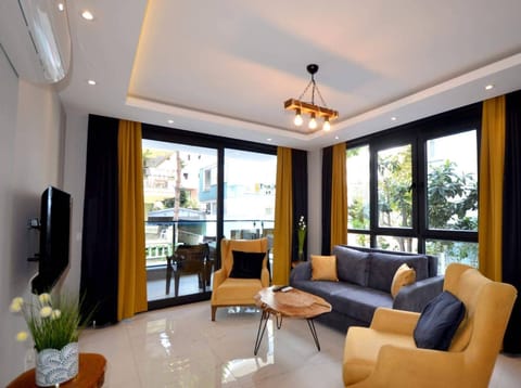 Apartment, 1 Bedroom, Balcony | Living area