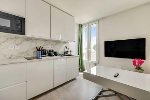 House | Private kitchen | Coffee/tea maker, fridge, microwave, stovetop