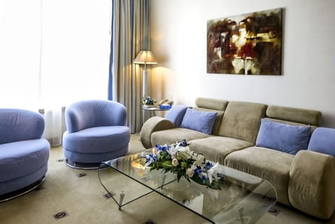 Executive Suite, 1 Bedroom, Smoking, City View | Living area | Flat-screen TV
