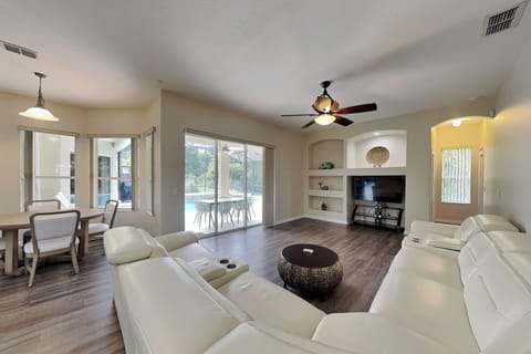 House (4 Bedrooms) | Property amenity