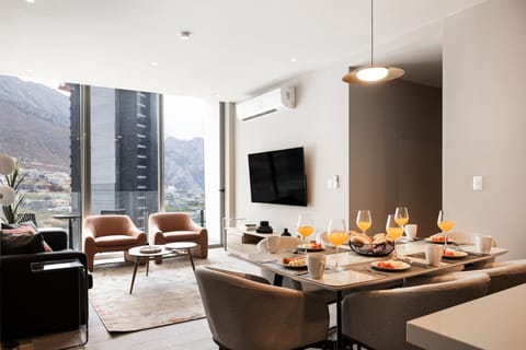 Apartment, 3 Bedrooms, 2 Bathrooms, Mountain View | Dining room