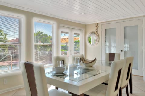 House, 3 Bedrooms, Patio, Lake View | Dining