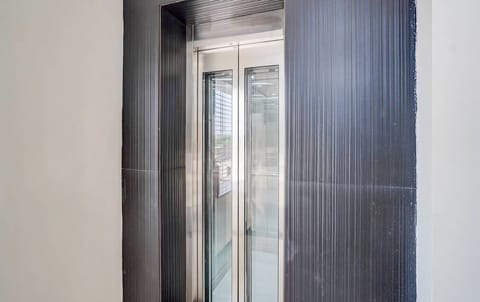 Double Room, Balcony, City View | Interior