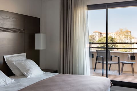 Suite, 1 King Bed with Sofa bed, Terrace | Premium bedding, in-room safe, individually decorated, desk