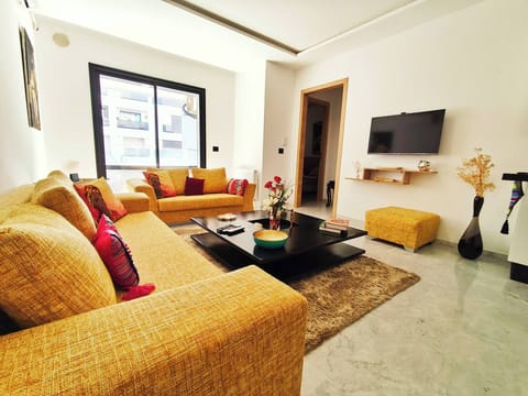 Apartment, 1 Bedroom, Balcony, Garden View | Living room