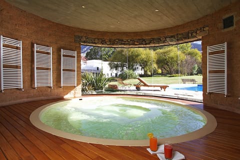 Indoor spa tub
