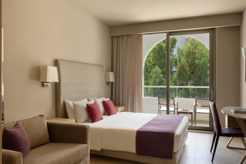 Double Room Inland View for 3 | Minibar, WiFi, bed sheets