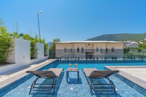 Private pool