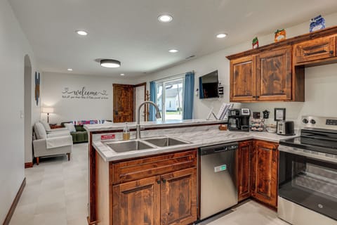 House (4 Bedrooms) | Interior