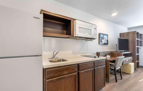 Standard Studio, Non Smoking, Refrigerator & Microwave | Desk, laptop workspace, free WiFi, bed sheets