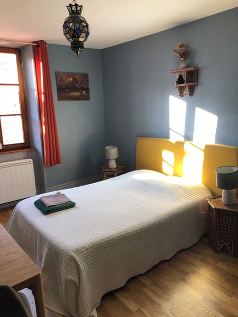 Classic Room, Mountain View | Blackout drapes, iron/ironing board (on request), WiFi (free)