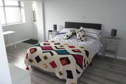 WiFi (free), bed sheets