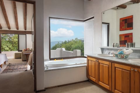 Family Cottage, City View | Interior
