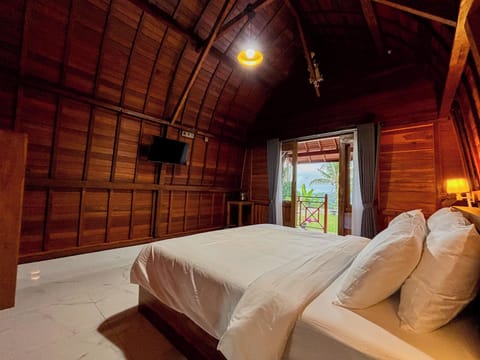 Desk, WiFi (free), bed sheets