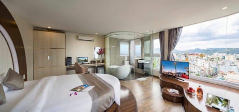 Minibar, in-room safe, soundproofing, free WiFi