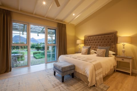 Garden Suite Deluxe | Premium bedding, minibar, in-room safe, desk