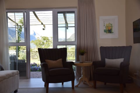 Garden Suite Deluxe | Premium bedding, minibar, in-room safe, desk