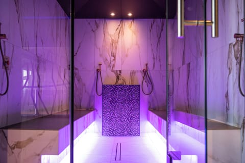 Sauna, steam room, hot stone massages, sports massages, 1 treatment room