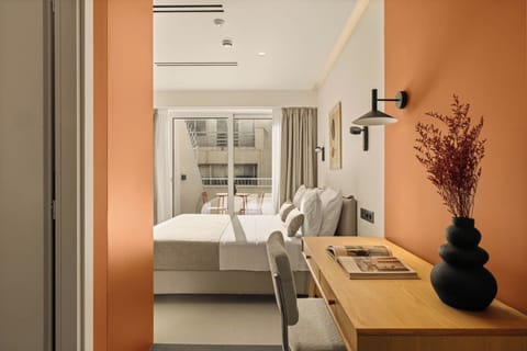 Grid Alcove | Iron/ironing board, WiFi (free), bed sheets