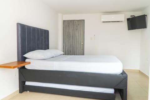 WiFi (free), bed sheets