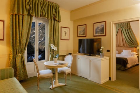 Suite, Mountain View | Minibar, in-room safe, desk, soundproofing