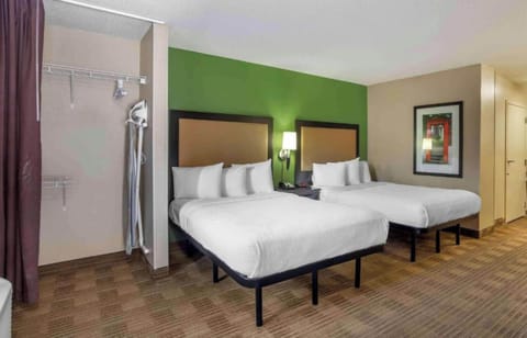Room, 2 Double Beds, Non Smoking (Kitchen) | WiFi (free), bed sheets