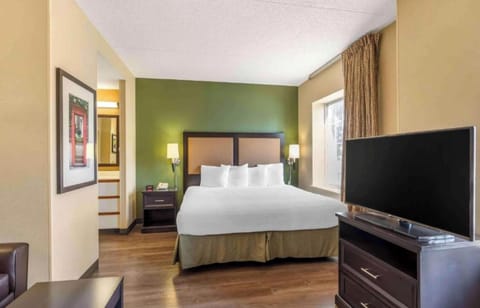 WiFi (free), bed sheets