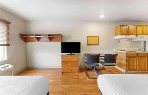 Iron/ironing board, WiFi (free), bed sheets