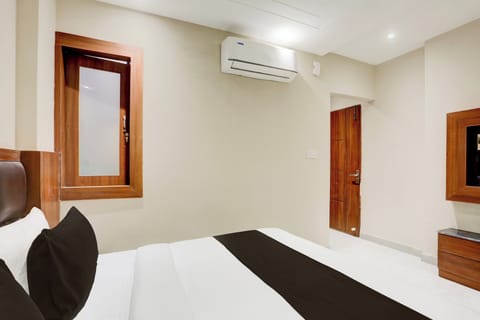 Classic Room | Desk, WiFi (free), bed sheets