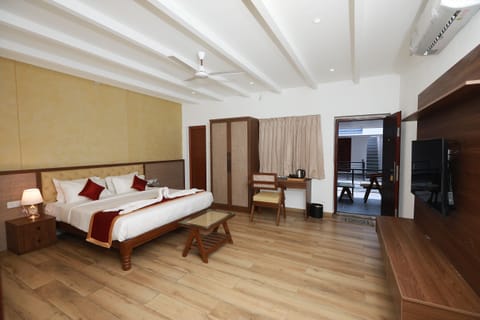Premium Room, City View | Desk, laptop workspace, WiFi (free)