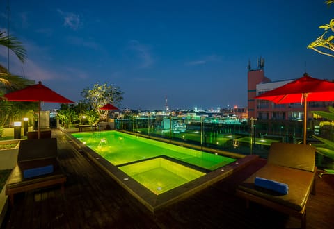 Outdoor pool, sun loungers