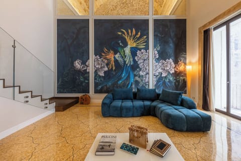 Luxury Suite, City View | Interior