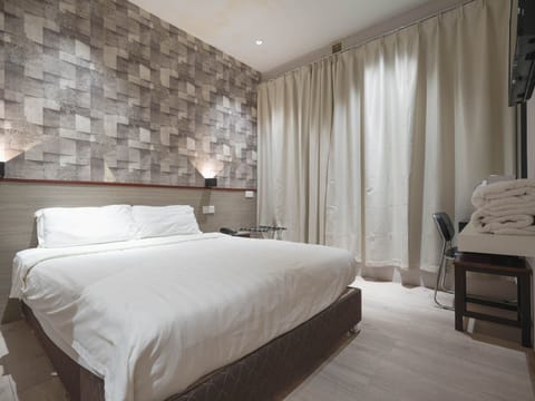 Deluxe Double With Window No View  | Desk, laptop workspace, blackout drapes, WiFi (free)