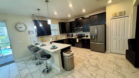 Deluxe Villa | Private kitchen | Fridge, microwave, oven, stovetop
