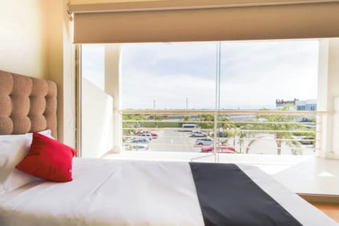 Standard Triple Room | Minibar, desk, WiFi (free), bed sheets