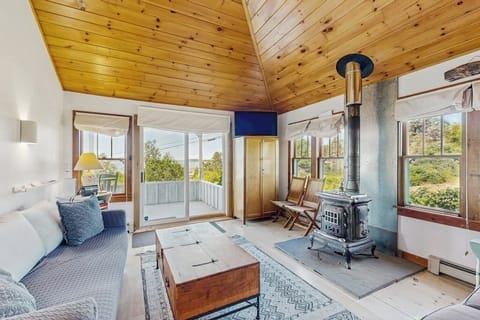Cabin, 2 Queen Beds (Blue Sky Cottage) | Living area